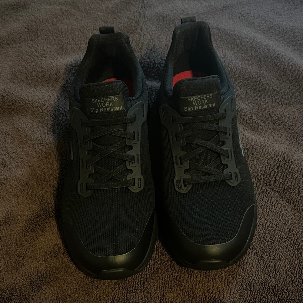 Skechers Women’s Black Slip Resistant Sneakers.